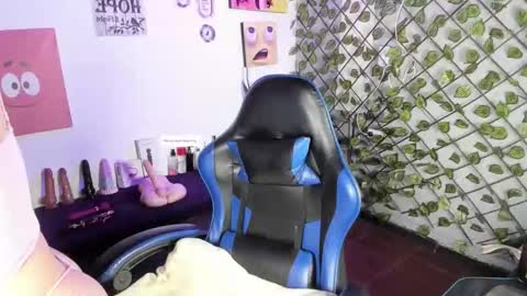 Snapshot of amy_hoy69 chatting on 03/01/26, 02:13 Amy Hoy69 online show from 03/01/26, 02:13