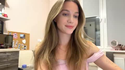 Snapshot of amy_meoww chatting on 10/28/25, 06:32 amy_meoww online show from 10/28/25, 06:32