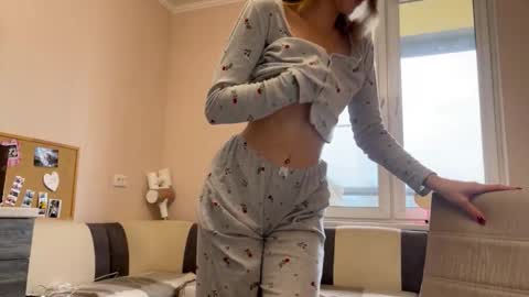 Snapshot of amy_meoww chatting on 10/31/25, 12:06 amy_meoww online show from 10/31/25, 12:06