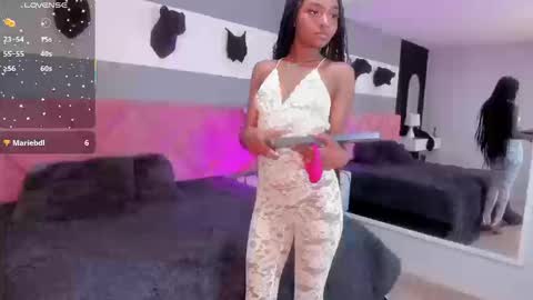 Snapshot of amy_miller2 chatting on 09/18/25, 08:11 Amy online show from 09/18/25, 08:11