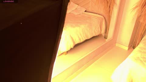 Snapshot of amy_miller2 chatting on 11/21/25, 08:40 Amy online show from 11/21/25, 08:40