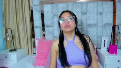 Emy Noa  online show from 05/19/26, 01:00