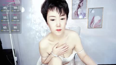 Snapshot of amy_olivia88 chatting on 11/06/25, 09:26 Olivia online show from 11/06/25, 09:26