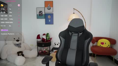 Snapshot of amy_ross1 chatting on 12/25/24, 09:22 Daniela M online show from 12/25/24, 09:22