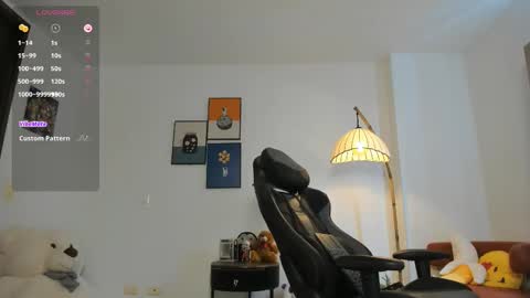 Snapshot of amy_ross1 chatting on 02/16/25, 08:44 Daniela M online show from 02/16/25, 08:44