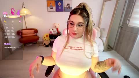 Snapshot of amy_ross1 chatting on 09/08/25, 04:39 Daniela M online show from 09/08/25, 04:39