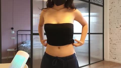 Snapshot of amyalwayshere chatting on 02/21/25, 02:06 girl next door named Amy online show from 02/21/25, 02:06