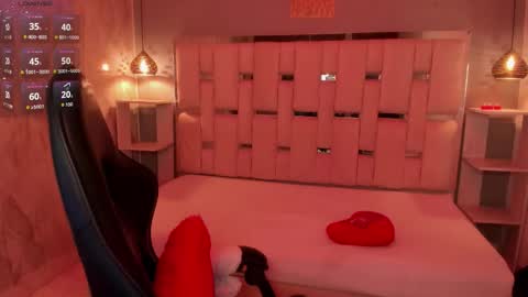 amyevan_ online show from 09/18/25, 10:01