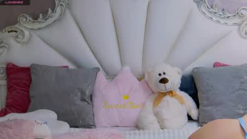 Snapshot of amyhennessy chatting on 12/04/24, 06:22 amyhennessy online show from 12/04/24, 06:22