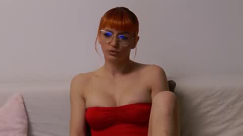 Snapshot of amyhennessy chatting on 03/09/25, 10:19 amyhennessy online show from 03/09/25, 10:19