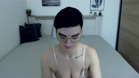 Snapshot of amylexy chatting on 01/14/25, 11:31 Hi there guys My pleasure in your hands pvt is open online show from 01/14/25, 11:31