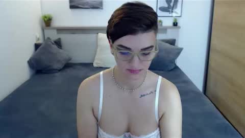 Snapshot of amylexy chatting on 11/11/25, 06:13 Hi there guys My pleasure in your hands pvt is open online show from 11/11/25, 06:13