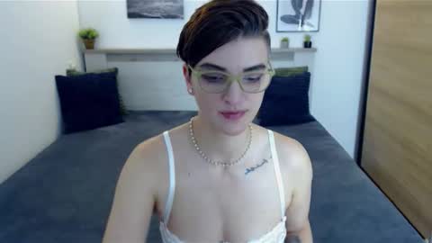 Snapshot of amylexy chatting on 11/22/25, 08:02 Hi there guys My pleasure in your hands pvt is open online show from 11/22/25, 08:02