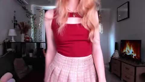 Snapshot of amylouwood chatting on 07/15/26, 09:36 Amy online show from 07/15/26, 09:36
