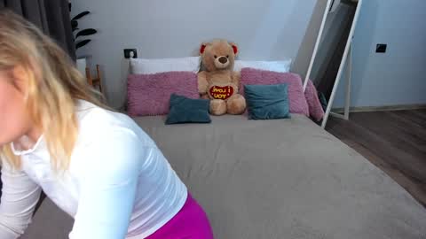 Snapshot of amymilson chatting on 12/04/24, 03:21 amymilson online show from 12/04/24, 03:21