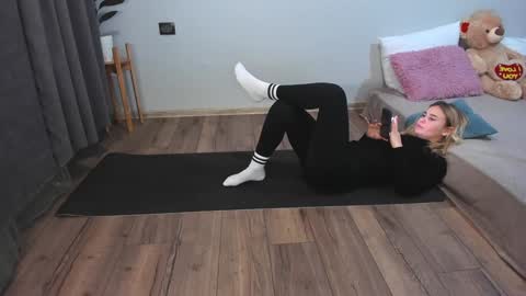 Snapshot of amymilson chatting on 12/04/24, 06:28 amymilson online show from 12/04/24, 06:28