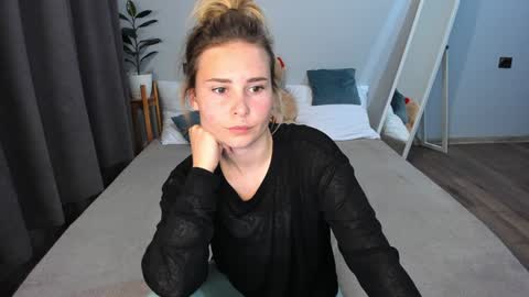 Snapshot of amymilson chatting on 12/07/24, 06:26 amymilson online show from 12/07/24, 06:26