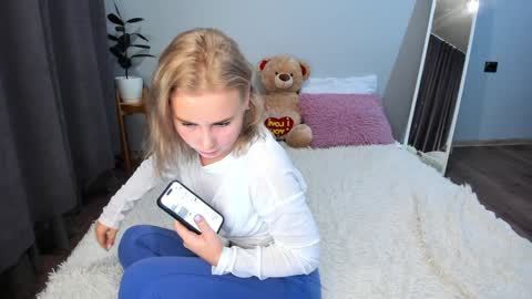 Snapshot of amymilson chatting on 12/13/24, 01:44 amymilson online show from 12/13/24, 01:44