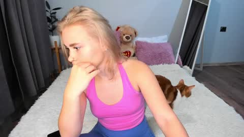 Snapshot of amymilson chatting on 12/15/24, 03:53 amymilson online show from 12/15/24, 03:53