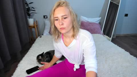 Snapshot of amymilson chatting on 12/19/24, 04:13 amymilson online show from 12/19/24, 04:13