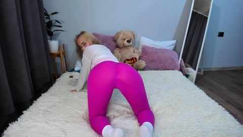 Snapshot of amymilson chatting on 12/19/24, 10:21 amymilson online show from 12/19/24, 10:21