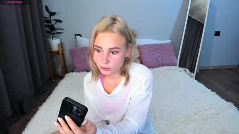 Snapshot of amymilson chatting on 12/20/24, 06:56 amymilson online show from 12/20/24, 06:56