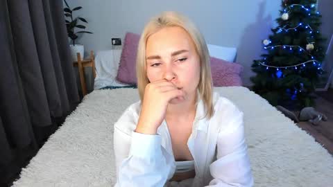 Snapshot of amymilson chatting on 12/25/24, 06:52 amymilson online show from 12/25/24, 06:52