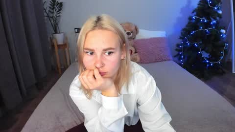 Snapshot of amymilson chatting on 01/08/25, 04:44 amymilson online show from 01/08/25, 04:44