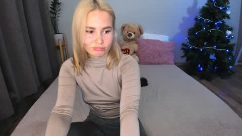 Snapshot of amymilson chatting on 01/10/25, 03:48 amymilson online show from 01/10/25, 03:48