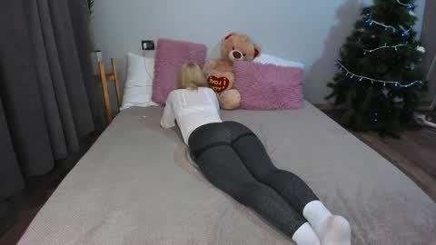 Snapshot of amymilson chatting on 01/12/25, 05:44 amymilson online show from 01/12/25, 05:44