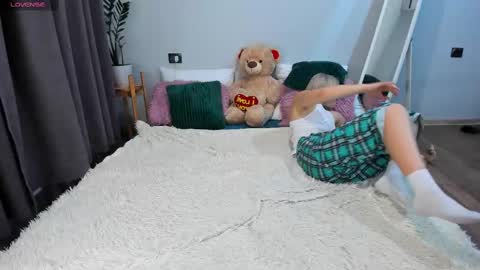 Snapshot of amymilson chatting on 02/16/25, 10:54 amymilson online show from 02/16/25, 10:54