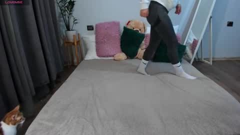 Snapshot of amymilson chatting on 02/23/25, 06:01 amymilson online show from 02/23/25, 06:01