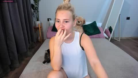 Snapshot of amymilson chatting on 03/03/25, 04:35 amymilson online show from 03/03/25, 04:35