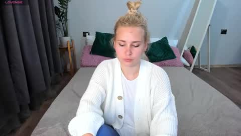 Snapshot of amymilson chatting on 03/03/25, 07:39 amymilson online show from 03/03/25, 07:39