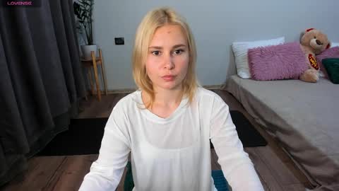 Snapshot of amymilson chatting on 03/04/25, 05:03 amymilson online show from 03/04/25, 05:03