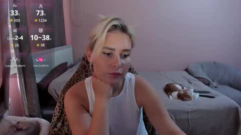 Snapshot of amymilson chatting on 09/25/25, 02:21 amymilson online show from 09/25/25, 02:21