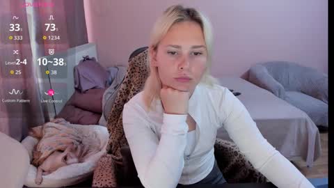 Snapshot of amymilson chatting on 10/20/25, 10:27 amymilson online show from 10/20/25, 10:27