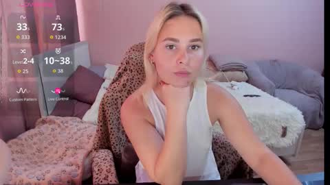 Snapshot of amymilson chatting on 10/23/25, 10:25 amymilson online show from 10/23/25, 10:25