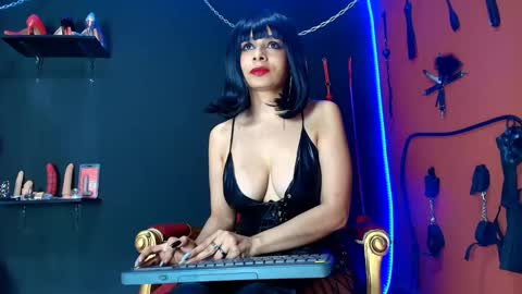 Snapshot of amymistress chatting on 10/01/25, 09:32 Amy Wong Grey online show from 10/01/25, 09:32