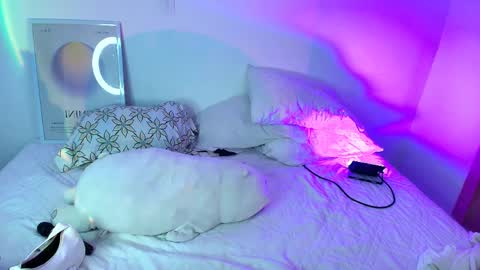 Amy ... Nice to meet u   thumb up me please its important online show from 04/07/26, 10:53