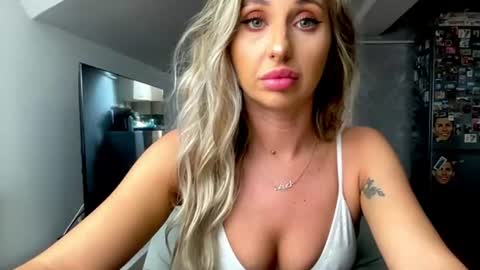 Snapshot of amyroberta92 chatting on 07/23/26, 06:44 amyroberta92 online show from 07/23/26, 06:44