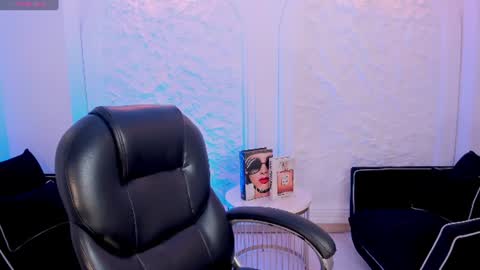 Snapshot of amyrosse_x chatting on 06/21/26, 04:15 AMY R online show from 06/21/26, 04:15