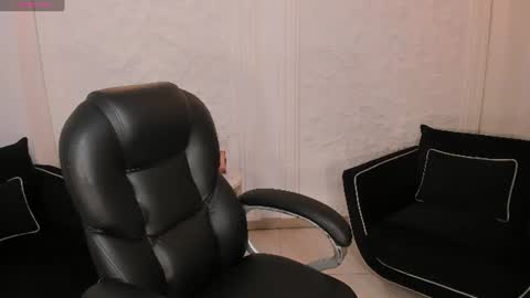 Snapshot of amyrosse_x chatting on 06/23/26, 03:48 AMY R online show from 06/23/26, 03:48
