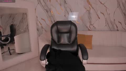 Snapshot of amyrosse_x chatting on 07/10/26, 02:27 AMY R online show from 07/10/26, 02:27