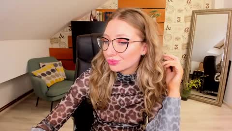 AmyRossie online show from 12/03/24, 05:12