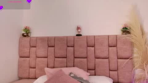 amyvegaa_ online show from 12/18/25, 01:17