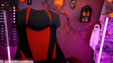 Snapshot of amywhitenessxx chatting on 10/25/25, 10:45 Amy switch Goddess divine Mistress online show from 10/25/25, 10:45