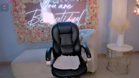 Snapshot of amywoods chatting on 02/11/25, 04:01 online show from 02/11/25, 04:01