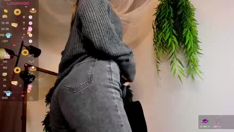 Snapshot of an6elica chatting on 01/11/25, 02:52 Angie online show from 01/11/25, 02:52