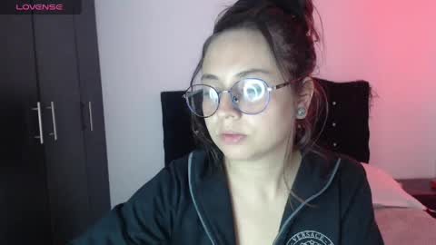 ana_arms_ online show from 03/31/26, 03:45